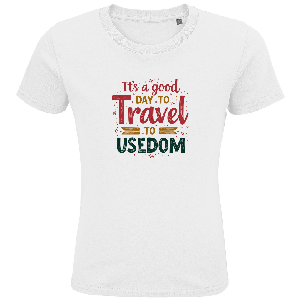 Kinder T-Shirt mit buntem A GOOD DAY TO TRAVEL TO USEDOM Aufdruck. Stoff-Farbe: White. Fernweh zum Anziehen? travelPrint4U.de