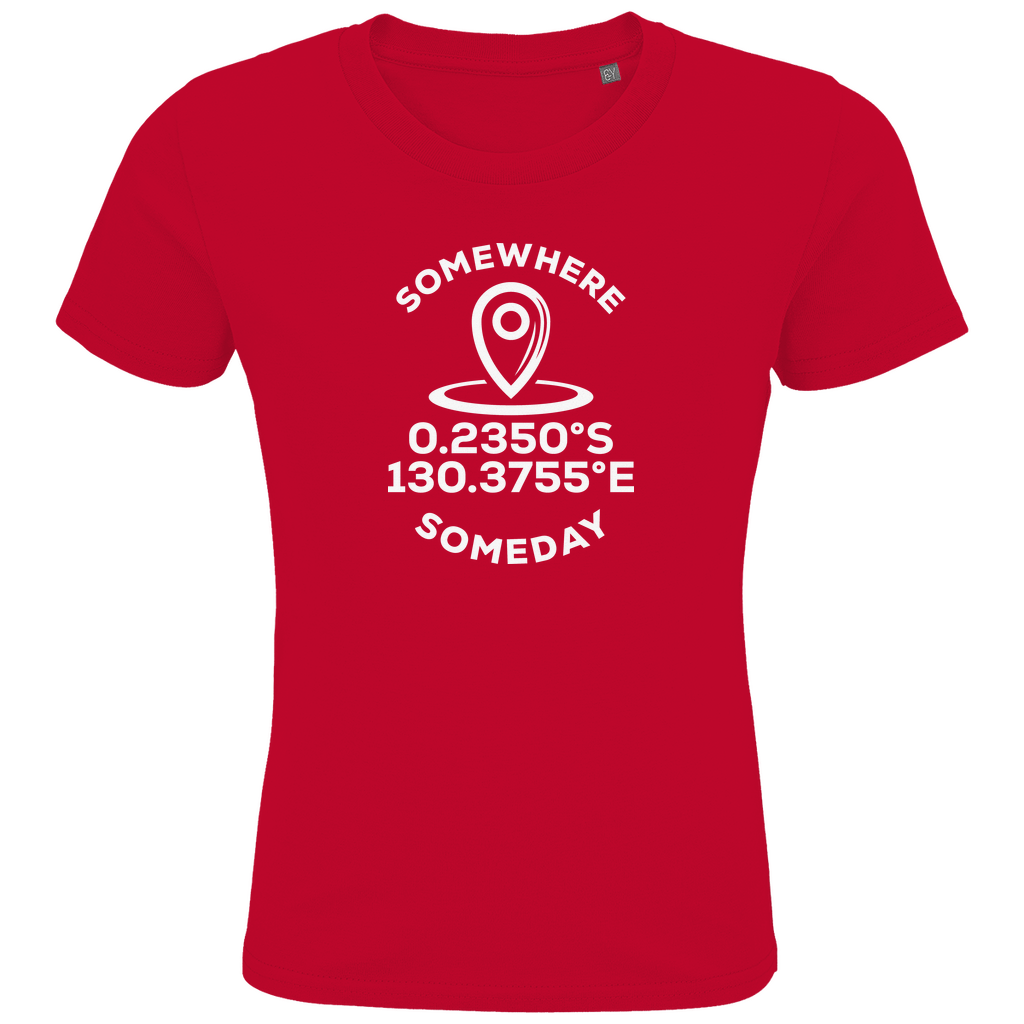 Kinder T Shirts mit KOORDINATEN + SOMEDAY SOMEWHERE Text (White). Stoff: Red. Fernweh zum Anziehen? travelPrint4U.de
