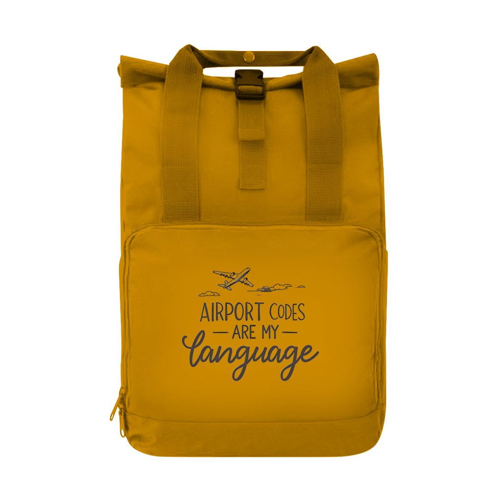 Tagesrucksack mit AIRPORT CODES ARE MY LANGUAGE Aufdruck. Grundfarbe: Mustard. Fernweh zum Anfassen? travelPrint4U.de
