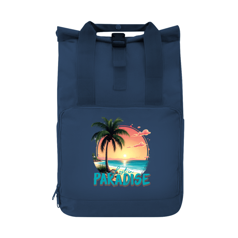Tagesrucksack mit farbenfrohem LOST IN PARADISE Aufdruck. Grundfarbe: Navy Dusk. Fernweh zum Anfassen? travelPrint4U.de