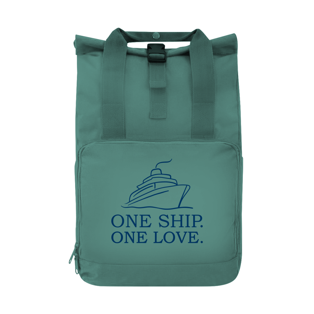Tagesrucksack mit ONE SHIP ONE LOVE Aufdruck in blau. Grundfarbe: Sage Green. Fernweh zum Anfassen? travelPrint4U.de