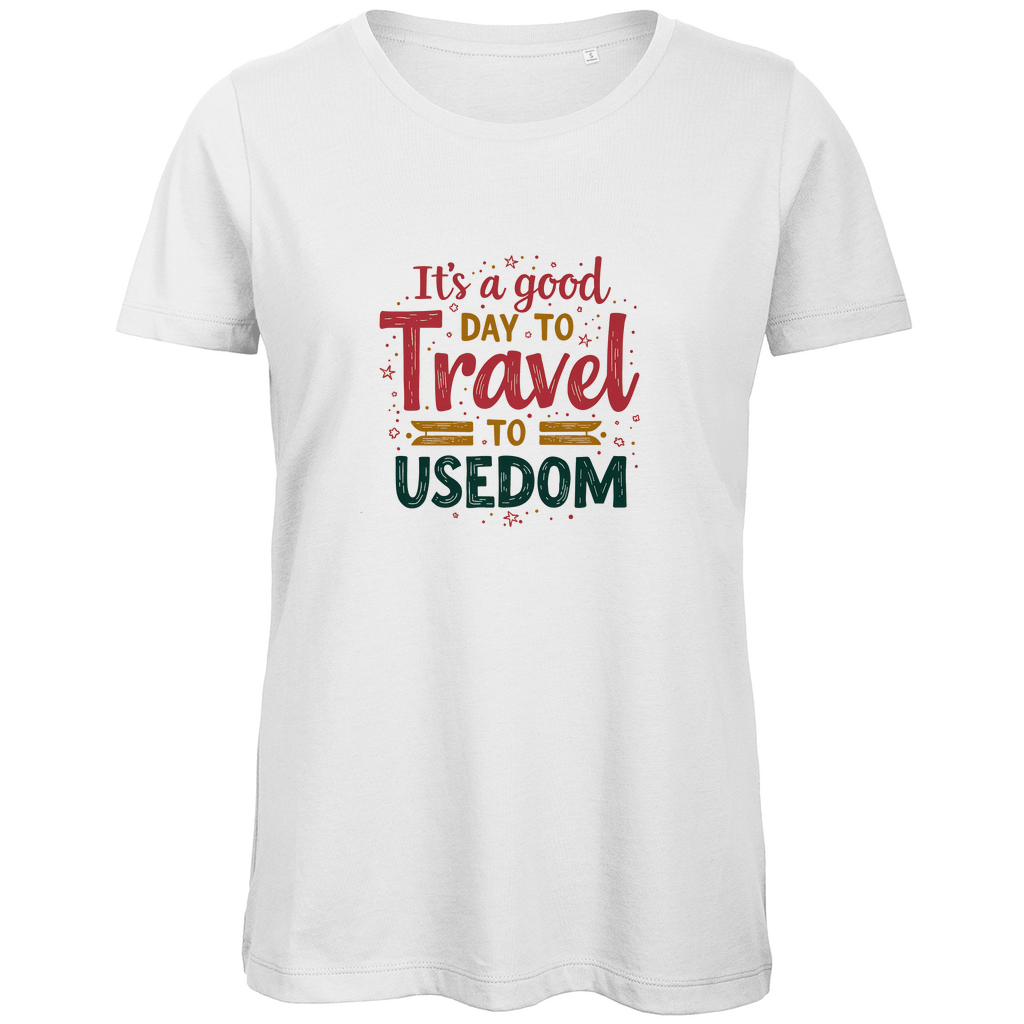 TShirt für Damen mit buntem A GOOD DAY TO TRAVEL TO USEDOM Aufdruck. Stoff-Farbe: White. Fernweh zum Anziehen? travelPrint4U
