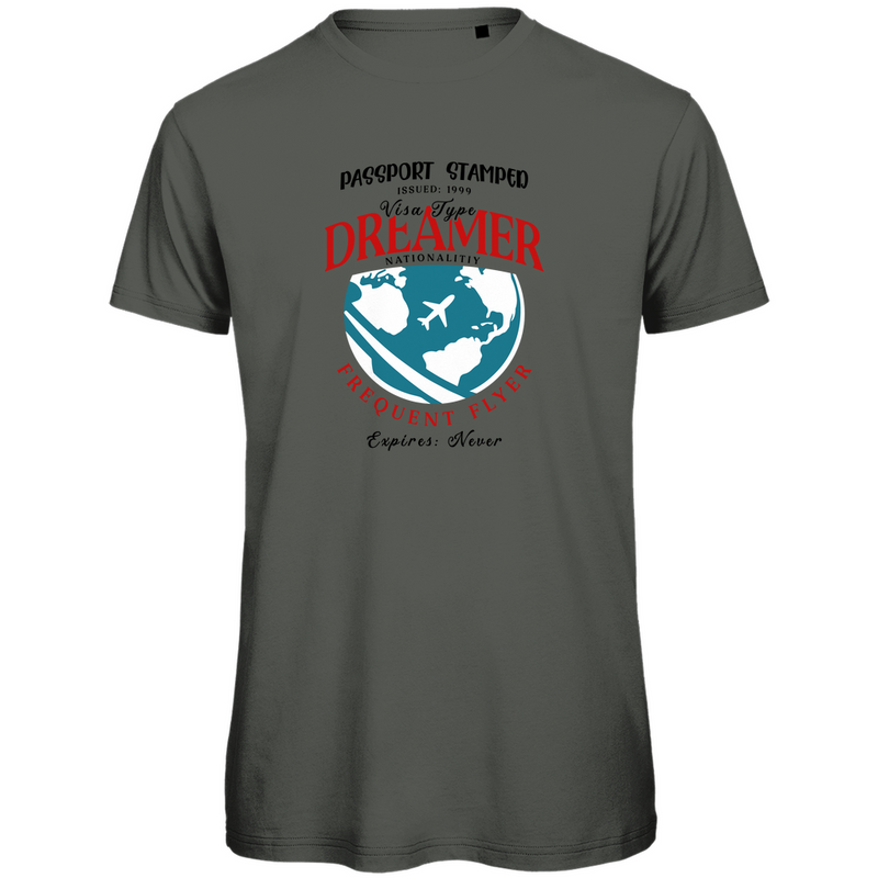 tshirt-herren_millennial-khaki_passport-stamp-dreamer-print
