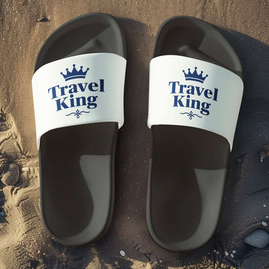 Unisex Badelatschen schwarz-weiss mit Travel King Design, Sommer Slipper für Strand und Urlaub.