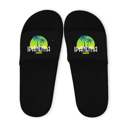 Schwarze Unisex Badelatschen mit IPANEMA 2006 Design, Sommer Slipper für Strand, Pool und Urlaub.