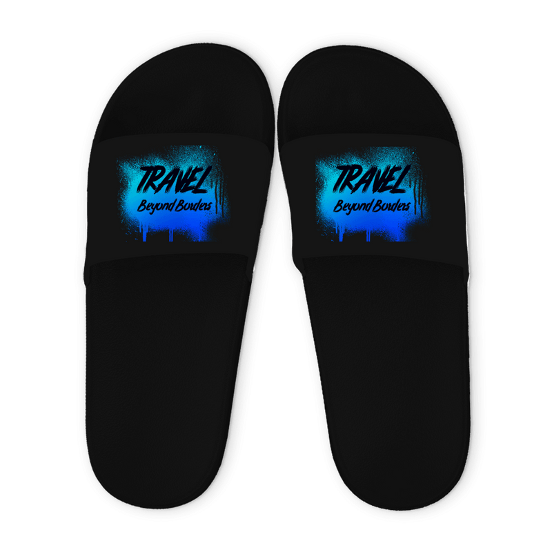 Schwarze Unisex Badelatschen mit Travel Beyond Borders Design (blue), Sommer Slipper für Strand, Pool und Urlaub.