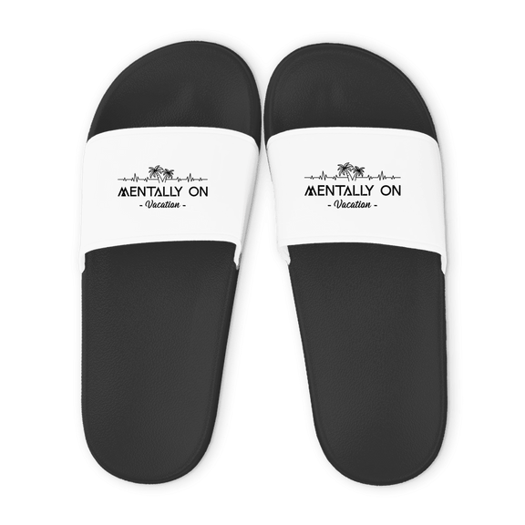 Schwarze Unisex Badelatschen mit weißem Riemen und Mentally On Vacation Design, Sommer Slipper für Strand und Pool.