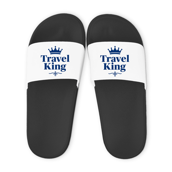 Schwarze Unisex Badelatschen mit weißem Riemen und Travel King Design, Sommer Slipper für Strand und Pool.