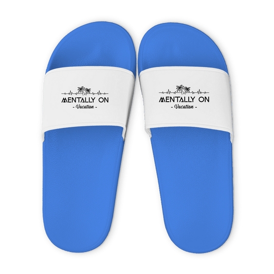 Hellblaue Unisex Badelatschen mit weißem Riemen und Mentally On Vacation Design, Sommer Slipper für Strand und Pool.