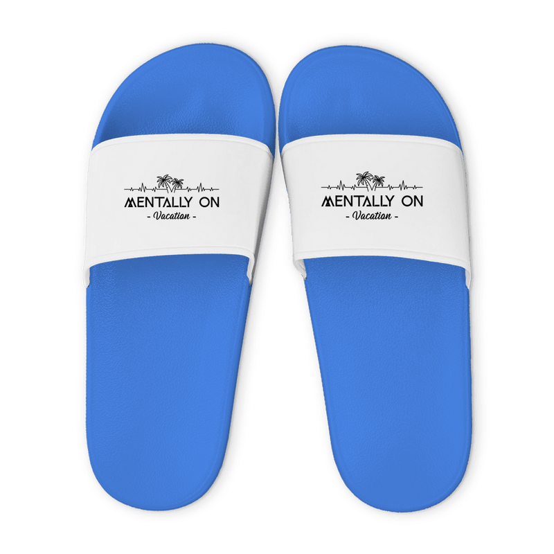 Hellblaue Unisex Badelatschen mit weißem Riemen und Mentally On Vacation Design, Sommer Slipper für Strand und Pool.