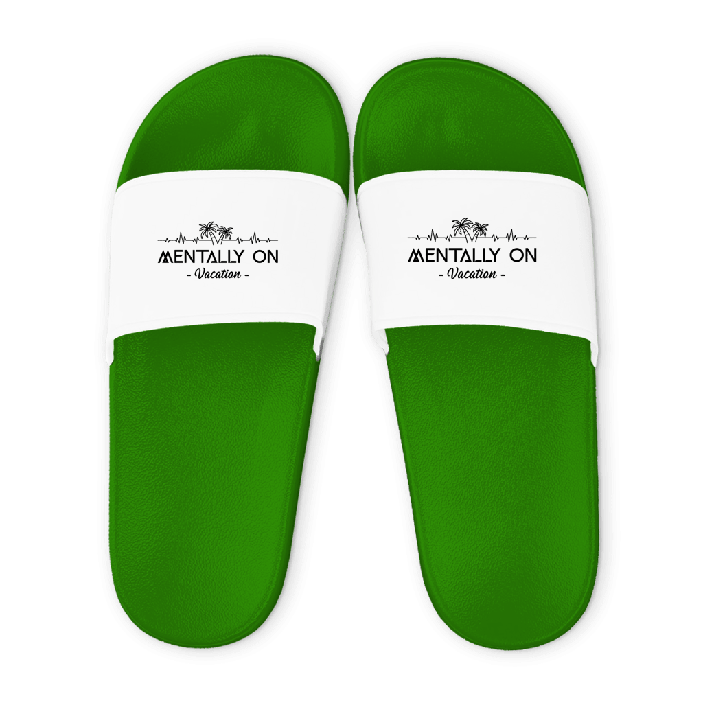 Grüne Unisex Badelatschen mit weißem Riemen und Mentally On Vacation Design, Sommer Slipper für Strand und Pool.