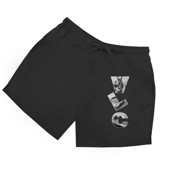 Schwarze Herren Badeshorts mit vertikalem VLC (Airport Code) im Double Layer Fotodesign in schwarz-weiss.