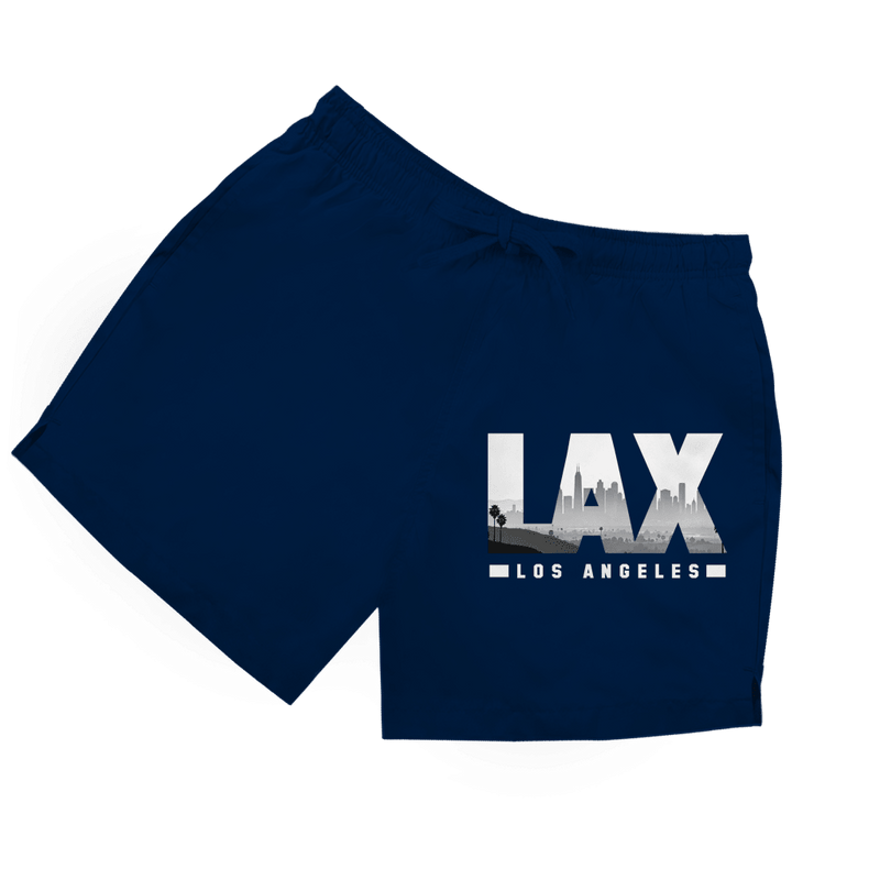 Dunkelblaue Herren Badeshorts mit LAX Airport Code Aufdruck im Double Layer Fotodesign in schwarz-weiss.