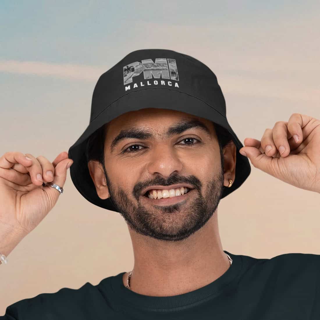 PMI Mallorca Airport Code Bucket Hat – Unisex Fischerhut