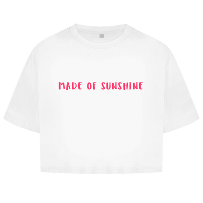 Hellblaues CropTop mit pinkfarbenen Made of Sunshine Schriftzug in Brusthoehe (Vorderseite).