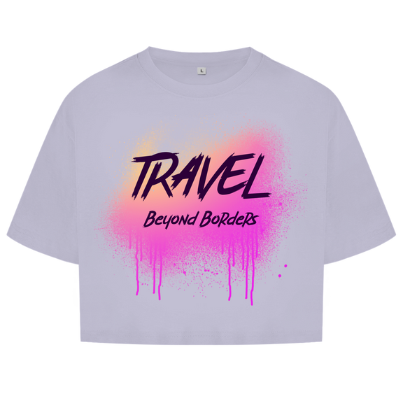 Pinkfarbenes Street-Art-Design mit Spray-Effekt und markanter Textur auf hell lila Hintergrund.