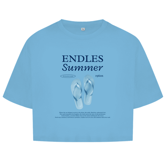 Ein paar hellblaue Flipflops als zentrales Motiv. Grosse blaue Überschrift mit Designnamen. Endles Summer Text darunter.