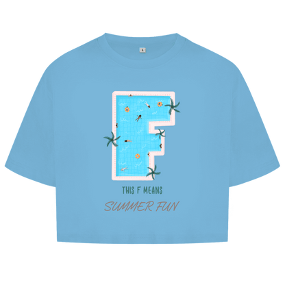 Grossbuchstabe F als Pool mit Schwimmringen und Menschen. Umrahmt von gruenenPalmensternen. This F Means Summer Fun.