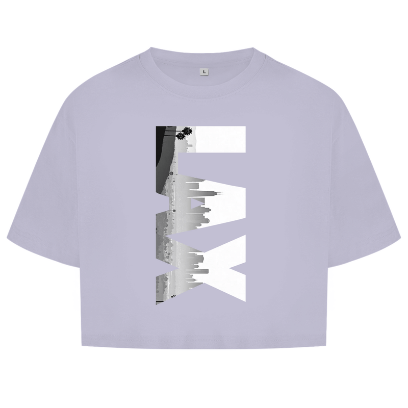 Zartlila farbiges Oberteil mit dem Airport Code, vertikaler Druck. Über den 3 Buchstaben liegt als Bild die Skyline der Stadt