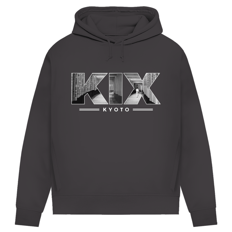 Kapuzen Pullover in Asphalt mit Airport Code für Kyoto in 3 Buchstaben und Schriftzug mit Name der Stadt darunter.
