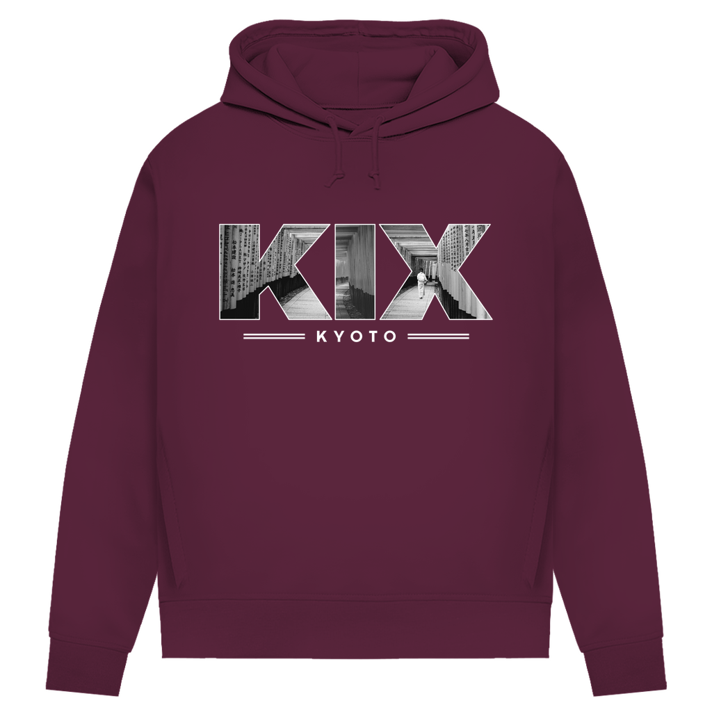 Kapuzen Pullover in Burgund mit Airport Code für Kyoto in 3 Buchstaben und Schriftzug mit Name der Stadt darunter.