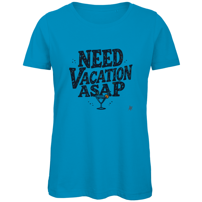 Damen T Shirt mit NEED VACATION ASAP Print. Stoff-Farbe: Atoll. Fernweh zum Anziehen? travelPrint4U.de