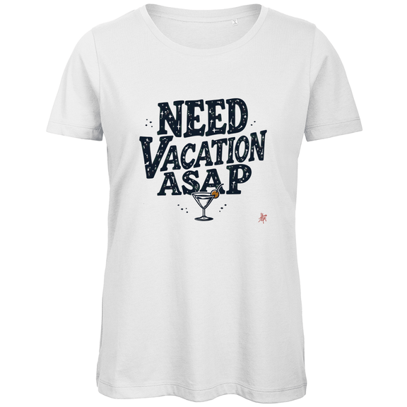 Damen T Shirt mit NEED VACATION ASAP Print. Stoff-Farbe: White. Fernweh zum Anziehen? travelPrint4U.de