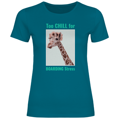 Damen TShirt lustige Giraffe in Diva Blue, TOO CHILL FOR BOARDING STRESS Print. Fernweh zum Anziehen mit travelPrint4U.de