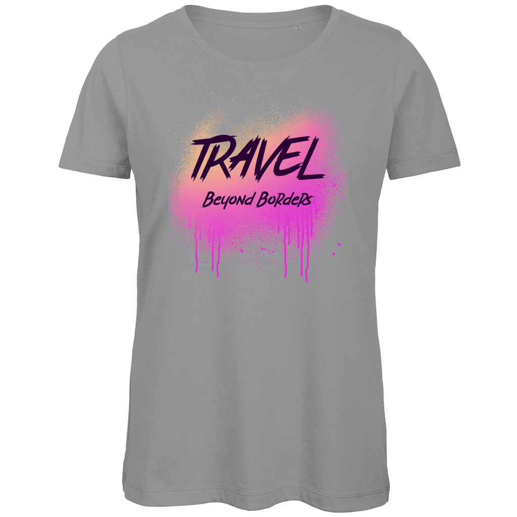 Pinkfarbenes Street-Art-Design mit Spray-Effekt und markanter Textur auf hellgrauem Hintergrund.