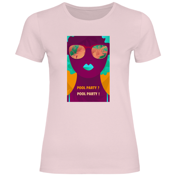 Buntes Pool-Party Design mit stylisierter Frau in Sonnenbrille, tropischen Spiegelungen und Schriftzug Pool Party.