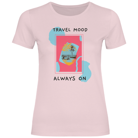 Travel Mood Always On Design mit abstrakten Formen, Palmenfoto und modernem Travel Schriftzug.
