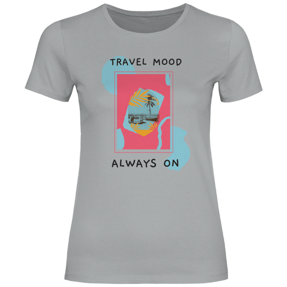 Travel Mood Always On Design mit abstrakten Formen, Palmenfoto und modernem Travel Schriftzug.