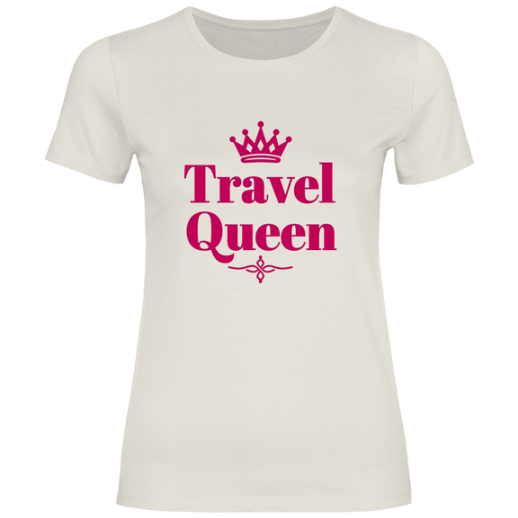 Travel Queen Schriftzug mit Krone in Pink. Reise Statement Design von travelPrint4U auf naturfarbigem T-Shirt.