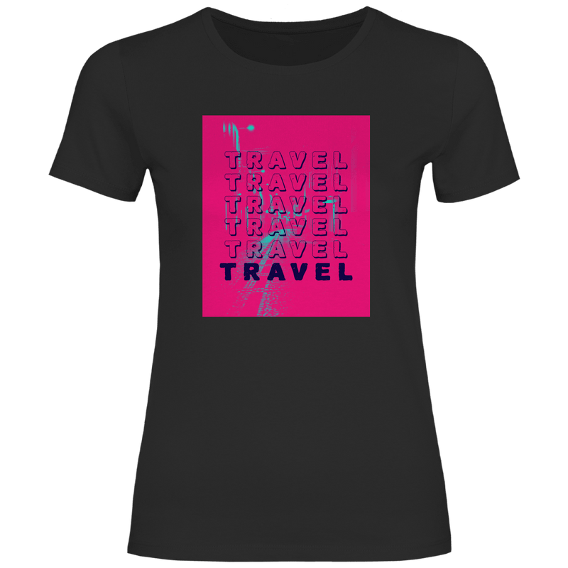 Travel Travel Travel Schriftzug im modernen Pop-Art Stil auf pinkem Hintergrund mit urbanem Street-Motiv.