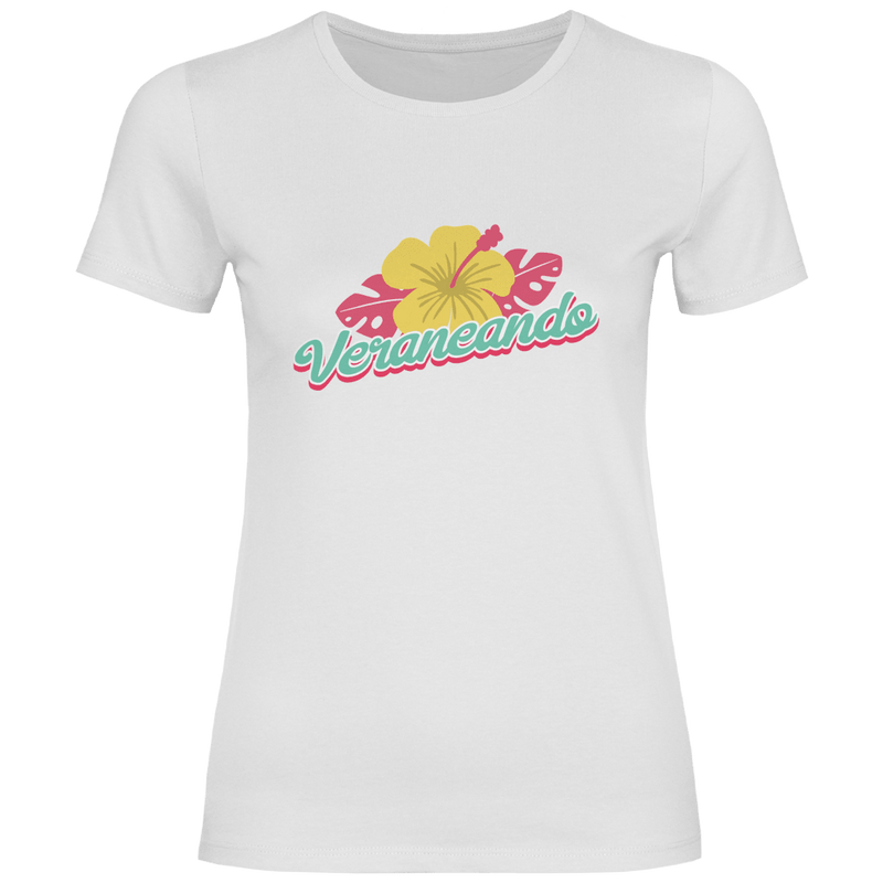 Veraneando Travel Design mit Hibiskusblüte, tropischen Blättern und handschriftlichem Veraneando Schriftzug.
