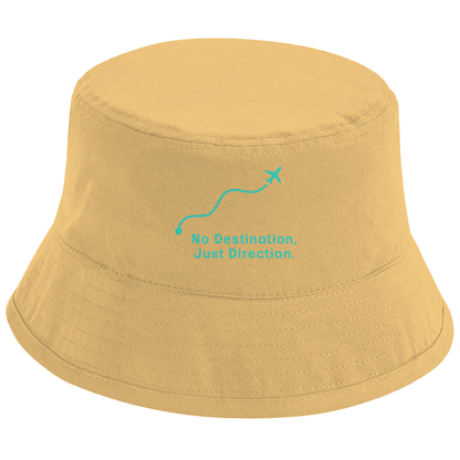 Fischerhut mit NO DESTINATION, JUST DIRECTION Print in türkis. Stoff-Farbe: Sand. Fernweh zum Anfassen? travelPrint4U.de