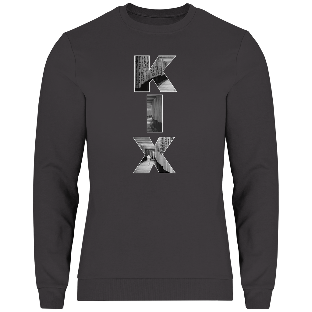 Dunkelgraues Shirt mit drei Buchstaben des Flughafencode. Overlay der Buchstaben ein Bild in schwarz/weiß von Kyoto.