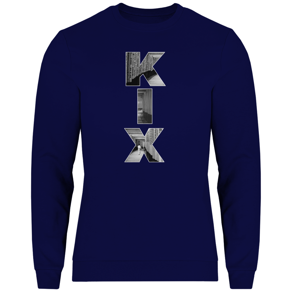 Dunkelblaues Shirt mit drei Buchstaben des Flughafencode. Overlay der Buchstaben ein Bild in schwarz/weiß von Kyoto.