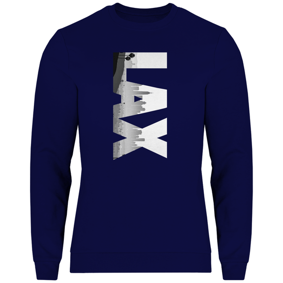 Dunkelblaues Shirt mit drei Buchstaben des Flughafencode. Overlay der Buchstaben ein Bild in schwarz/weiß der Skyline.