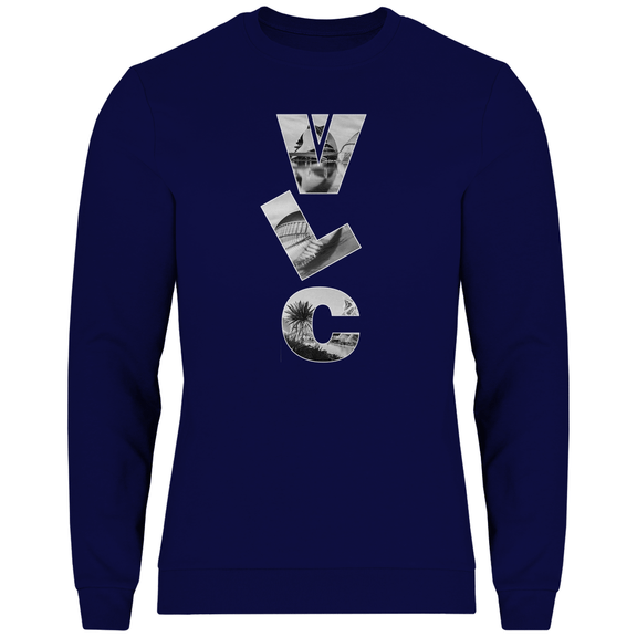 Dunkelblaues Shirt mit drei Buchstaben des Flughafencode. Als Overlay der Buchstaben liegt ein Bild von Valencia.