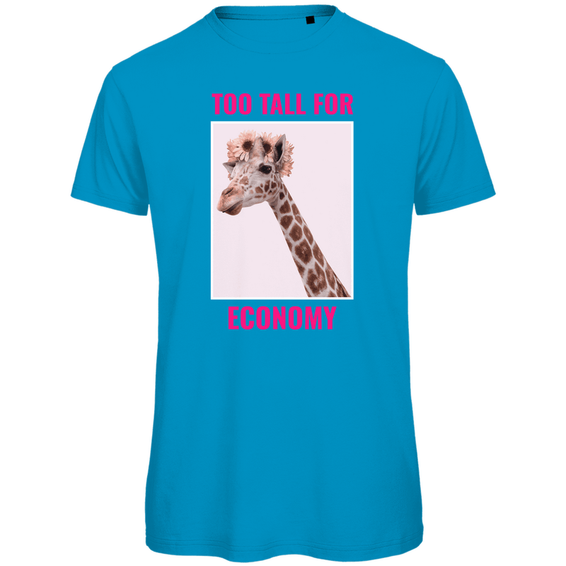 Funshirt für Herren mit Giraffe in der Farbe Atoll. TOO TALL FOR ECONOMY Print. Fernweh zum Anziehen mit travelPrint4U.de