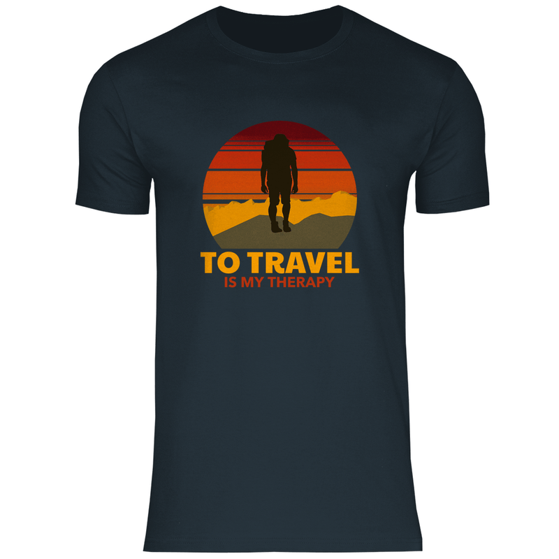 TShirt für Herren in Dark Grey Solid mit TO TRAVEL IS MY THERAPY Print. Fernweh zum Anziehen mit travelPrint4U.de