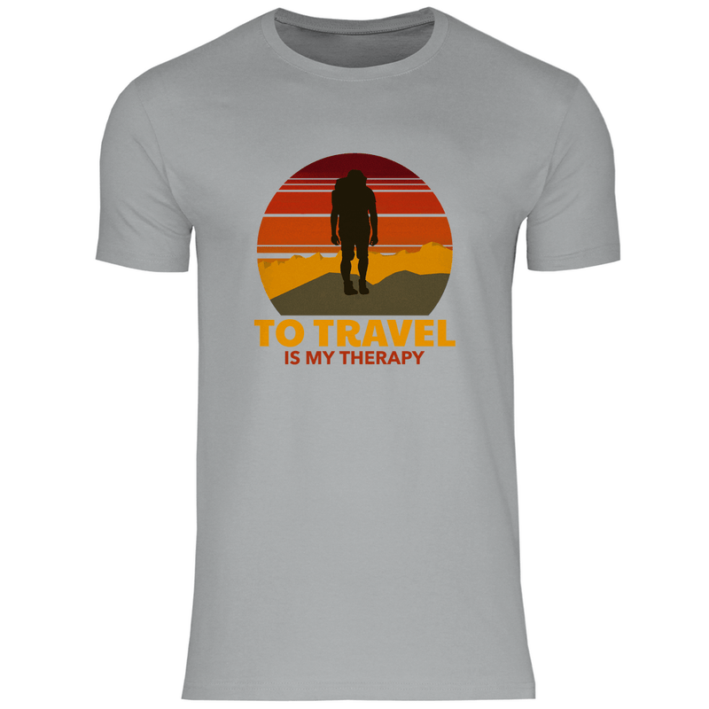 TShirt für Herren in Pacific Grey mit TO TRAVEL IS MY THERAPY Print. Fernweh zum Anziehen mit travelPrint4U.de