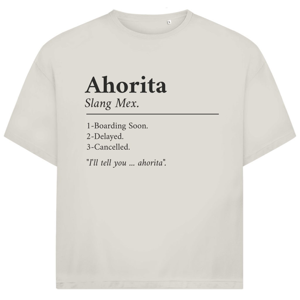 Schwarzer Schriftzug „Ahorita“ mit erklärender Definition, typografisches Layout auf sandfarbenem Hintergrund.