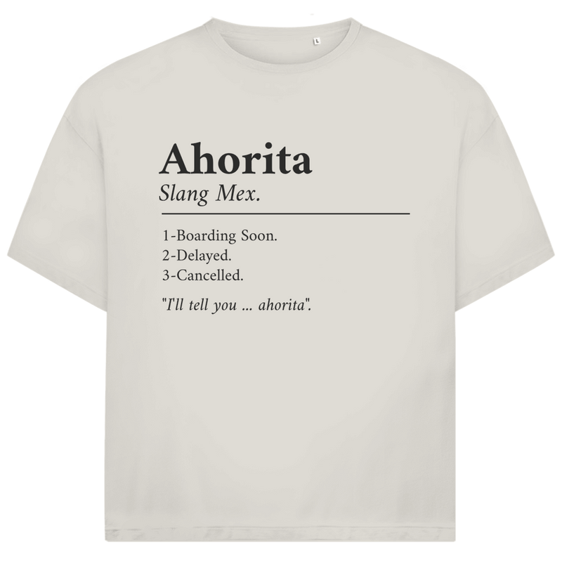 Schwarzer Schriftzug „Ahorita“ mit erklärender Definition, typografisches Layout auf sandfarbenem Hintergrund.