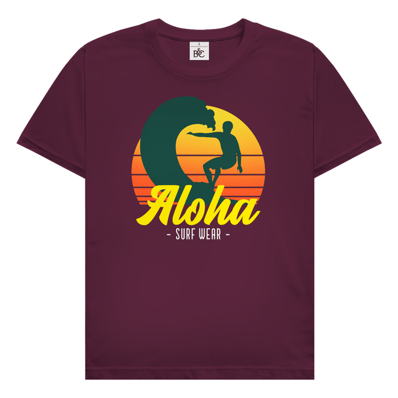 Retro Surfer Silhouette vor Sonnenuntergang mit Welle und Aloha Surf Sign. Tropisches Travel Design auf dunkelrotem TShirt.