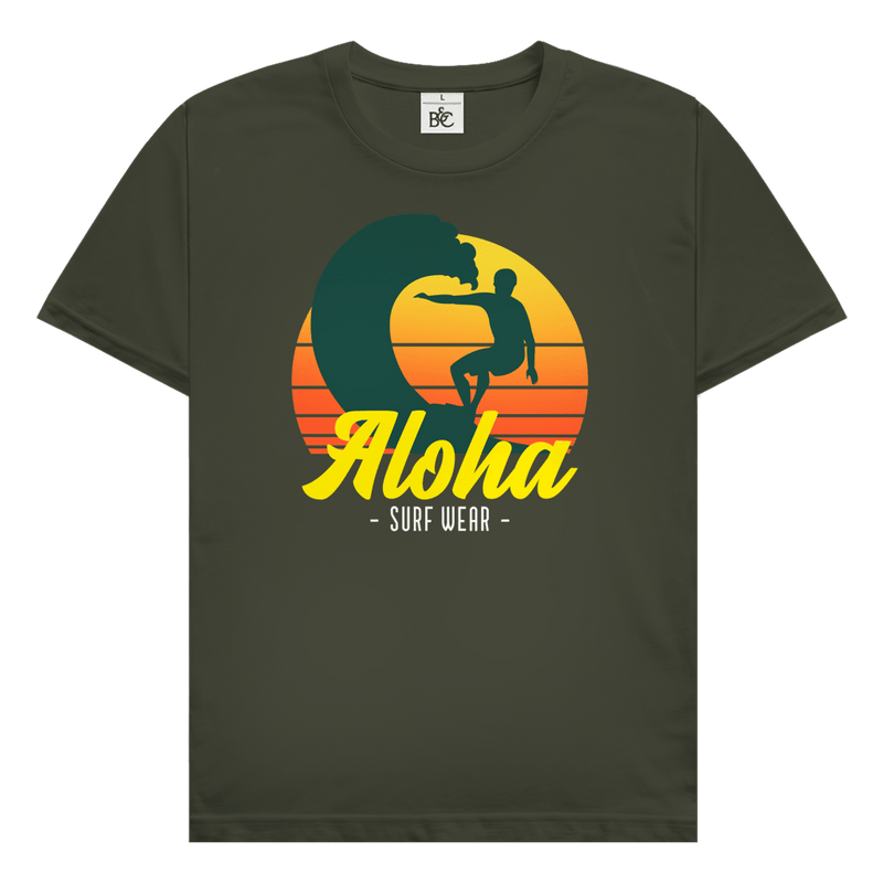 Retro Surfer Silhouette vor Sonnenuntergang mit Welle und Aloha Surf Sign. Tropisches Travel Design auf dunkelgrünem TShirt.