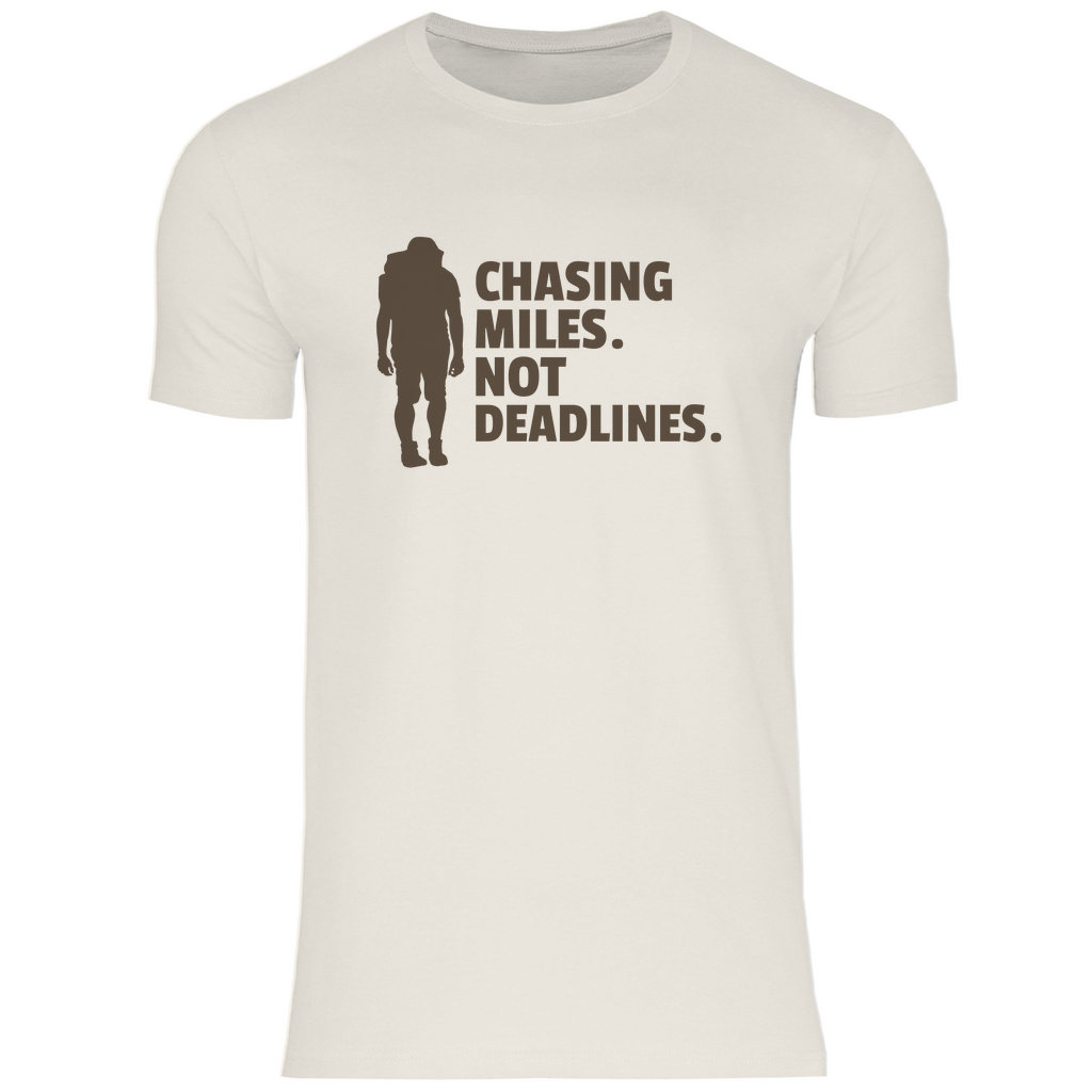 herren-tshirt_chasing-miles-not-deadlines_natural