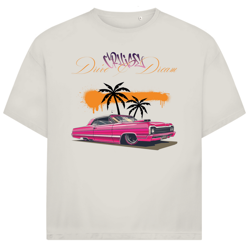 Sandfarbenes TShirt mit pinkfarbenem Retro-Strassenkreuzer. 2 Palmen im Hintergrund und Sonnenuntergang. Design-Schriftzug.