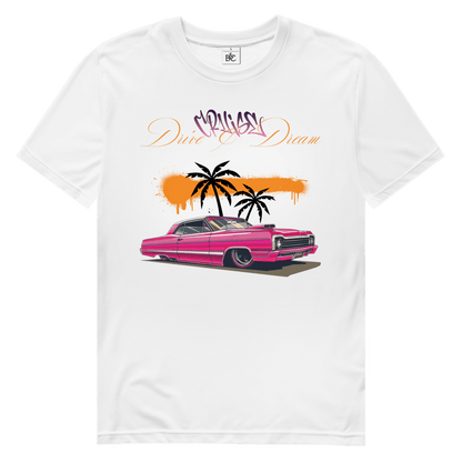 Weisses TShirt mit pinkfarbenem Retro-Strassenkreuzer. 2 Palmen im Hintergrund und Sonnenuntergang. Design-Schriftzug.